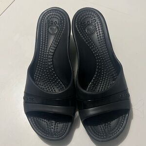 Size 9 Crocs Wedge Sassari